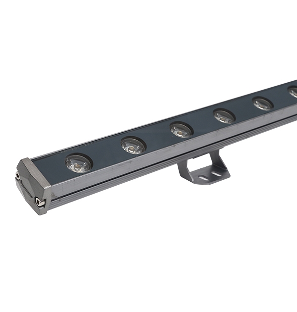 City lighting manufacturers talk about the two forms of flood lighting